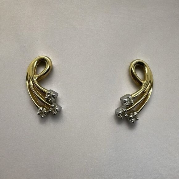 14K Yellow Gold Diamond Earrings 3 Stones Vintage Swirl Design - Picture 1 of 8